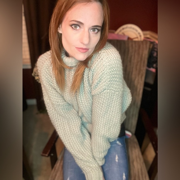 H&M Sz Sm crocheted light aqua oversized sweater! Super cute find for fall 🤩 - Picture 6 of 7